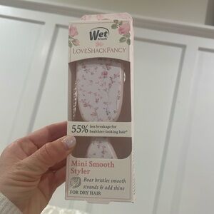 NWT - LoveShackFancy x Wet Brush - Mini Smooth Styler - English Ivy - Pink